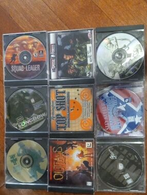 Assorted Video Game Disc Bundle – Mixed Black, Orange, Silver, Red